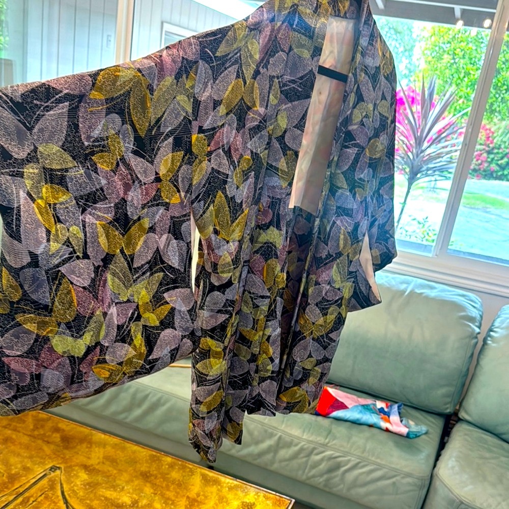 Authentic Leaf Patterned Short Kimono - image 1